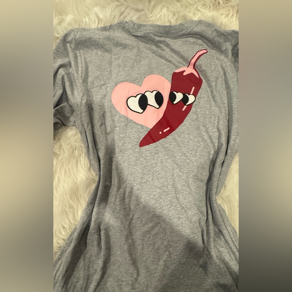 PINK Victoria's Secret Gray Chili Pepper Shirt Heart Graphic Sz. M